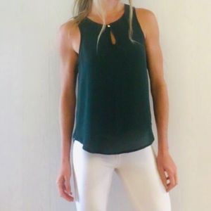 🦩Lily White hunter green sleeveless blouse